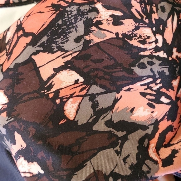 Lululemon crop top. Sports bra. Excellent condition, quality. No size tag S/M - Picture 11 of 11